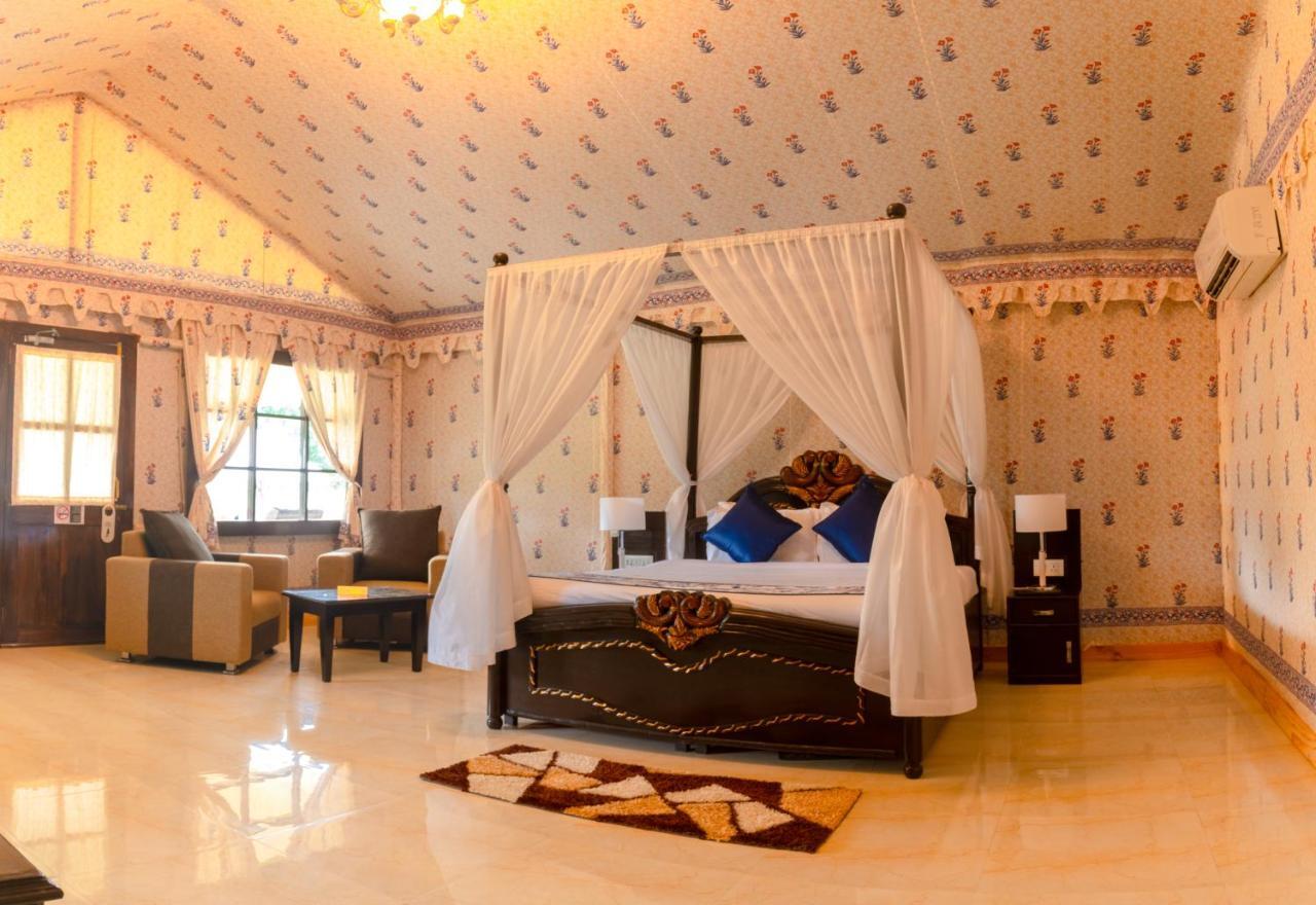 ราไวย์ ลักชัวรี เต็นต์ ปุษกร Hotel พุชการ์ ภายนอก รูปภาพ