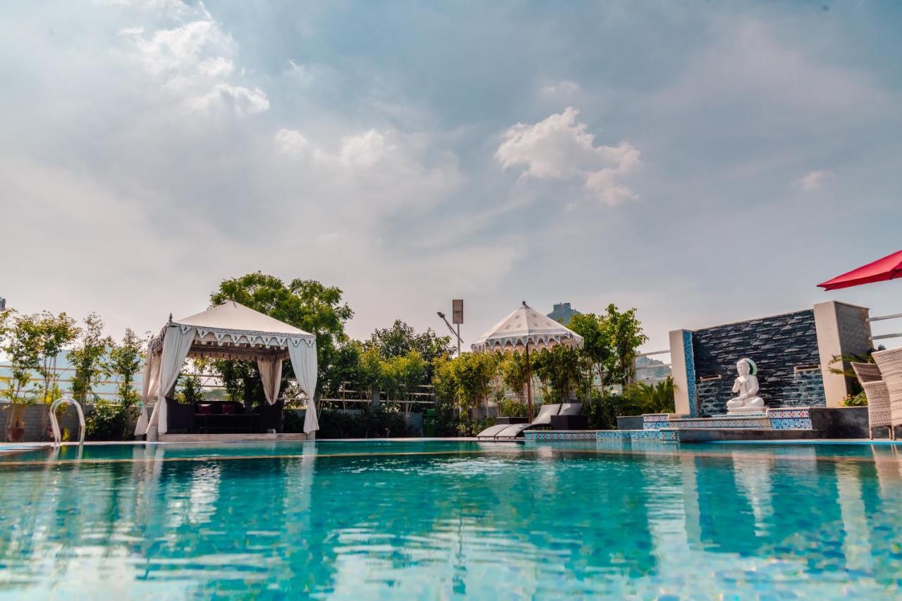 ราไวย์ ลักชัวรี เต็นต์ ปุษกร Hotel พุชการ์ ภายนอก รูปภาพ